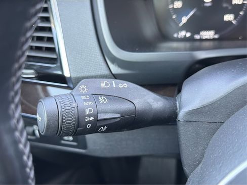 Used 2017 Volvo XC90 T6 Momentum w/ Vision Package image 16