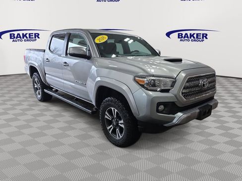 Used 2016 Toyota Tacoma TRD Sport w/ Towing Package image 3
