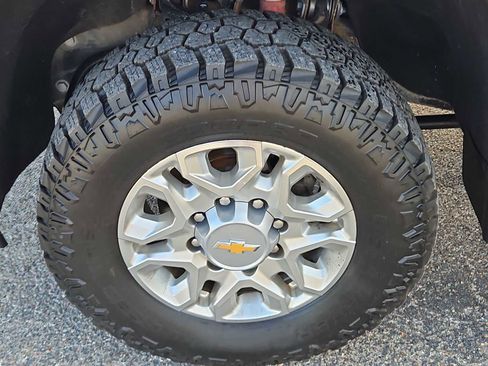 Used 2025 Chevrolet Silverado 2500 LT AWD/4WD image 12