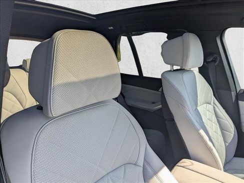 Used 2023 BMW X5 xDrive45e w/ Parking Assistance Package AWD/4WD image 22