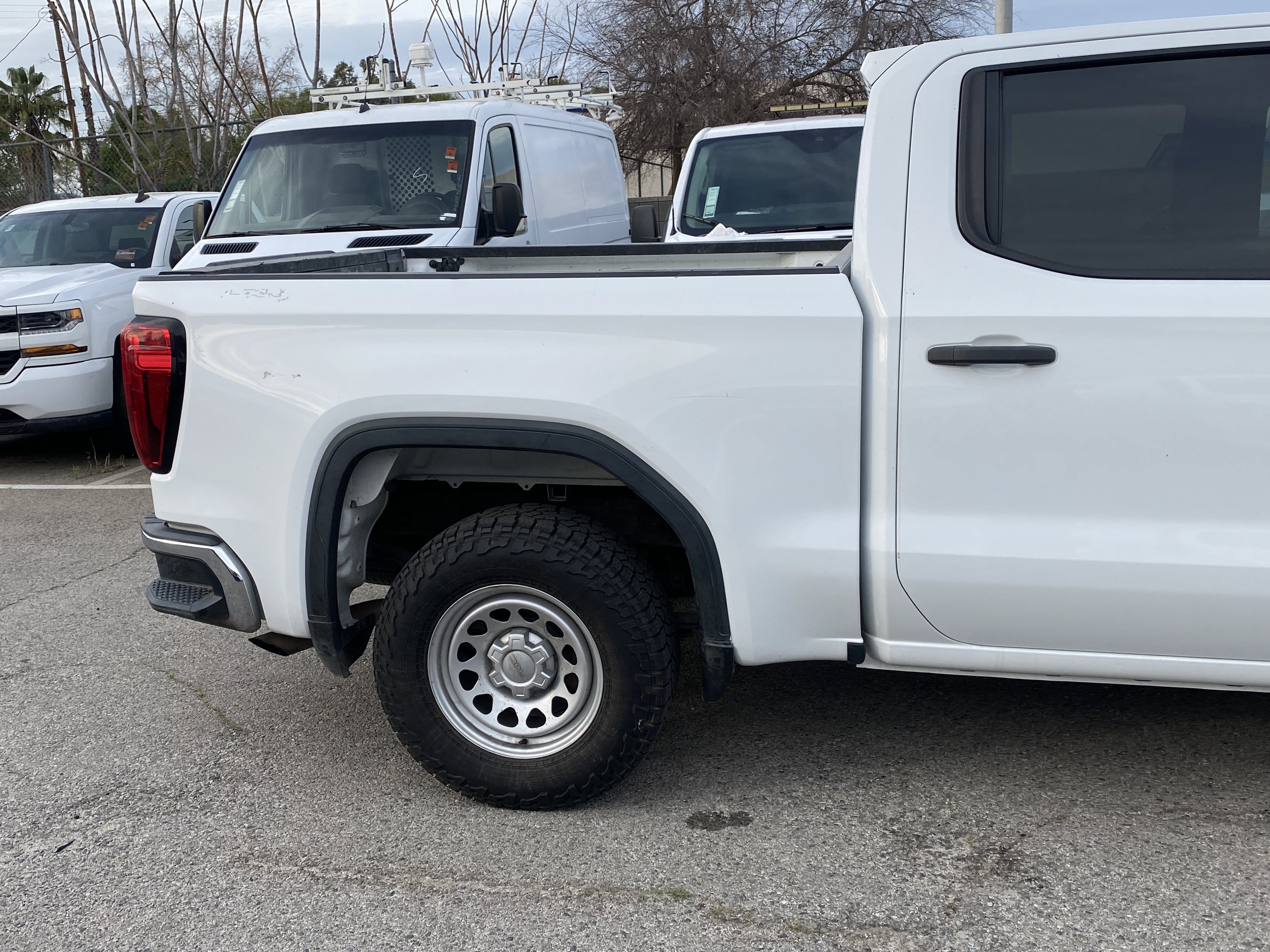 Used 2022 GMC Sierra 1500 Pro w/ Convenience Package AWD/4WD image 9