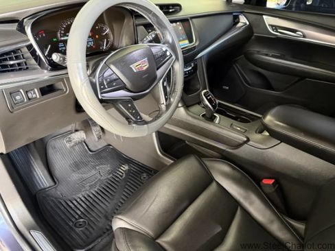 Used 2018 Cadillac XT5 Luxury w/ Driver Awareness Package FWD image 12