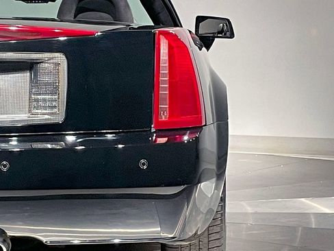Used 2005 Cadillac XLR image 33