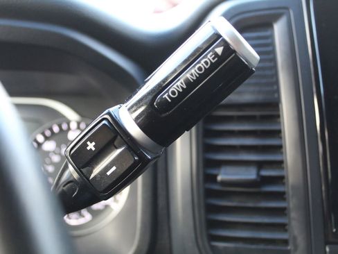 Used 2023 Nissan Titan SV RWD image 25
