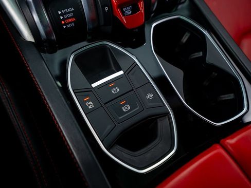 Used 2022 Lamborghini Urus AWD/4WD image 45