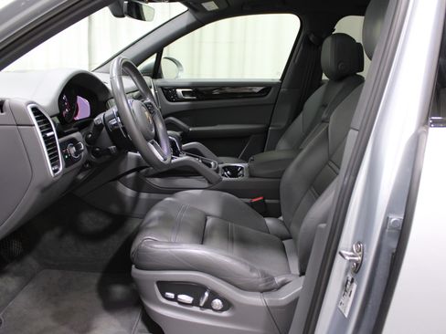 Used 2019 Porsche Cayenne image 3