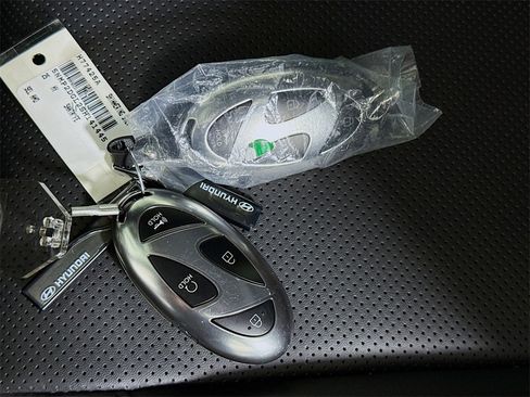 Certified 2025 Hyundai Santa Fe SEL image 35