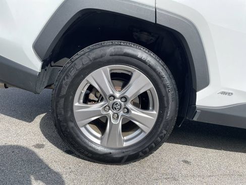Used 2022 Toyota RAV4 LE AWD/4WD image 12