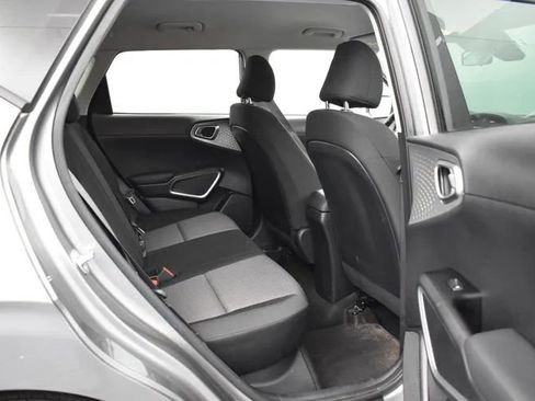 Used 2025 Kia Soul LX w/ LX Technology Package FWD image 18
