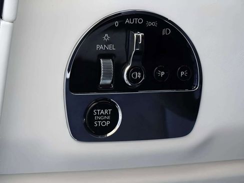 Certified 2025 Rolls-Royce Cullinan AWD/4WD image 16