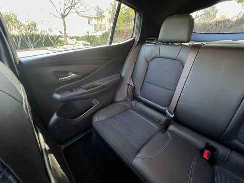 Used 2025 Buick Envista Preferred image 38