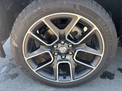 Used 2019 RAM 1500 Laramie AWD/4WD image 2