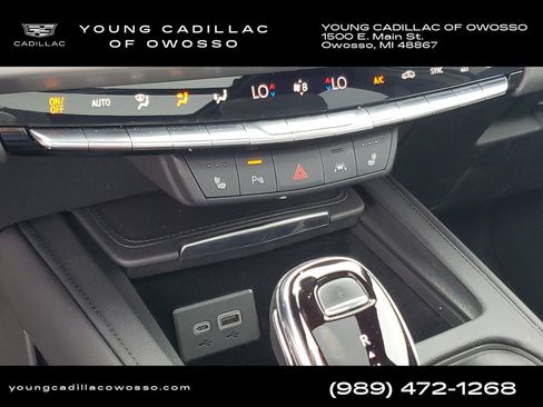 Used 2024 Cadillac XT4 Premium Luxury w/ Cold Weather Package AWD/4WD image 19