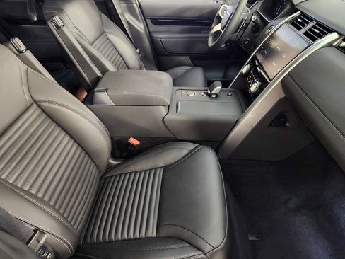 Used 2026 Land Rover Discovery S AWD/4WD image 3