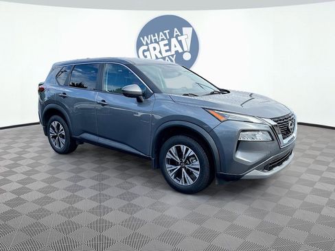 Used 2023 Nissan Rogue SV image 3