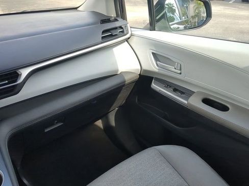 Used 2025 Toyota Sienna LE FWD image 20