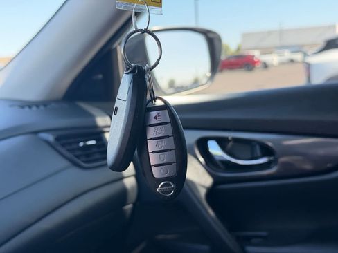 Used 2020 Nissan Rogue SV AWD/4WD image 29