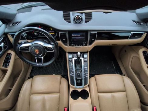 Used 2018 Porsche Macan AWD/4WD image 28