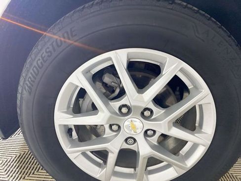 Used 2024 Chevrolet Equinox LS w/ LS Convenience Package AWD/4WD image 22