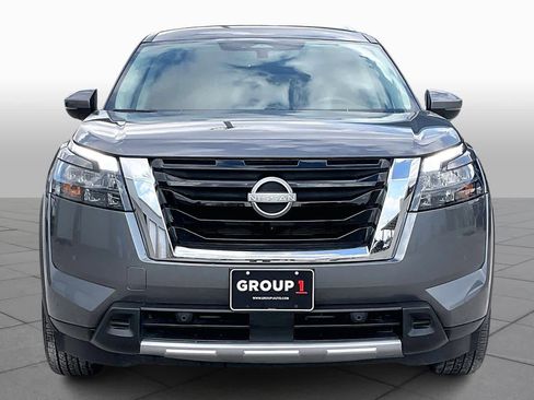 Used 2025 Nissan Pathfinder SL image 4