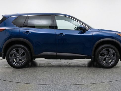Used 2025 Nissan Rogue SV FWD image 11
