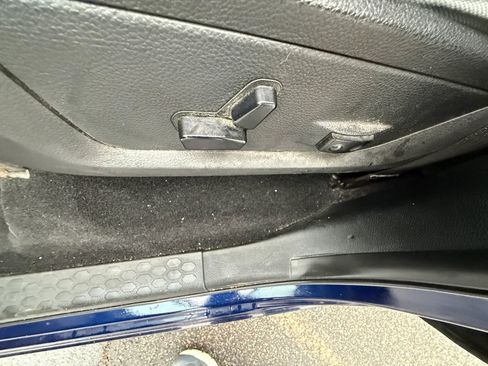 Used 2018 RAM 1500 SLT image 19