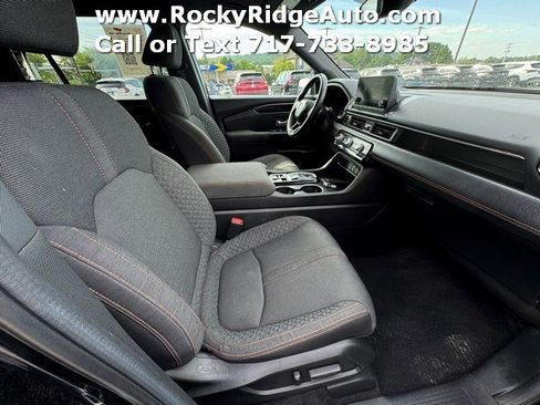 Used 2025 Honda Pilot Sport image 24