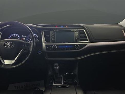 Used 2017 Toyota Highlander XLE AWD/4WD image 11