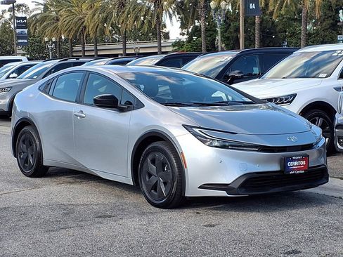 Used 2024 Toyota Prius LE FWD image 7