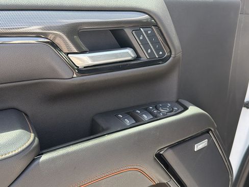Used 2025 GMC Sierra 2500 AT4 w/ AT4 Premium Plus Package AWD/4WD image 10