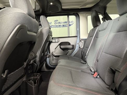Used 2025 Jeep Wrangler Unlimited Rubicon image 13