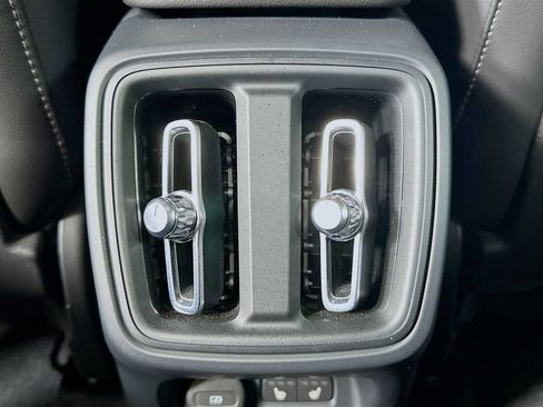 Used 2023 Volvo XC40 B4 Core w/ Convenience Package image 23