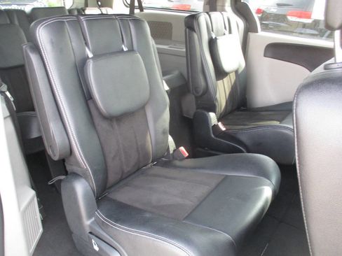 Used 2020 Dodge Grand Caravan SXT image 37