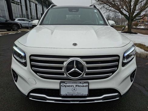 Used 2026 Mercedes-Benz GLB 250 4MATIC image 2