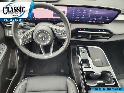 Used 2025 Buick Enclave Preferred FWD image 3