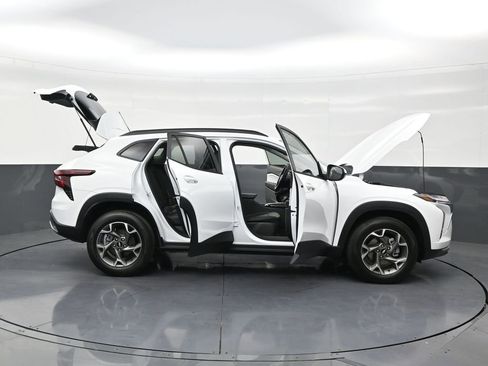 Used 2026 Chevrolet Trax LT image 31