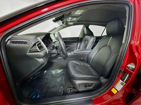 Used 2021 Toyota Camry XSE image 12