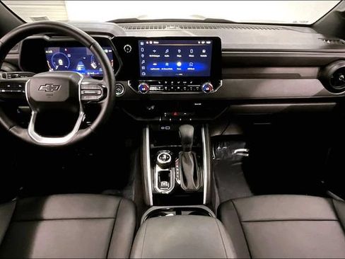 Used 2025 Chevrolet Colorado Trail Boss AWD/4WD image 18