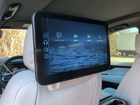 New 2026 Chevrolet Suburban Premier image 8