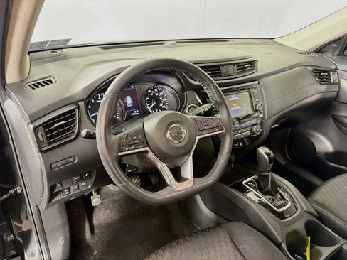 Used 2018 Nissan Rogue SV AWD/4WD image 16