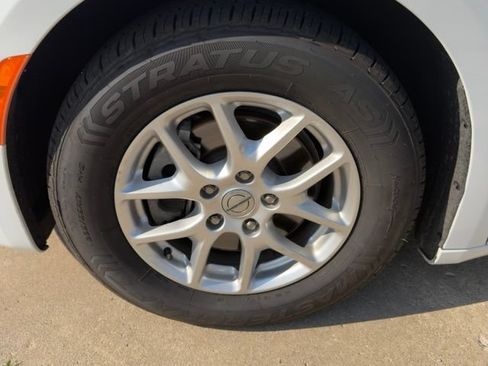 Used 2021 Chrysler Pacifica Touring-L w/ Uconnect Theater Family Group FWD image 9