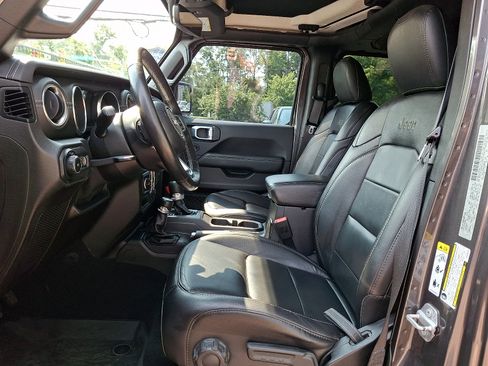 Used 2019 Jeep Wrangler Unlimited Sahara w/ Quick Order Package 24M Moab AWD/4WD image 13