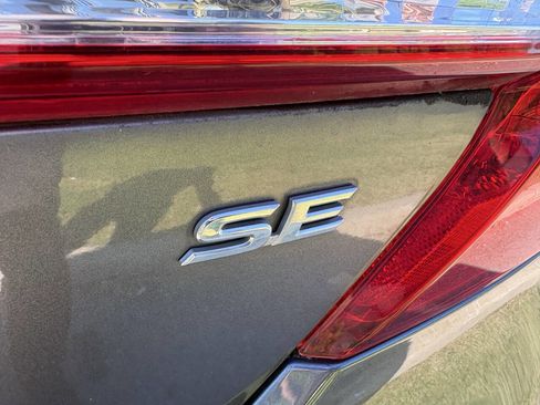 Used 2014 Toyota Camry SE FWD image 17