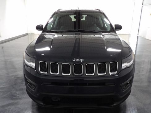 Used 2018 Jeep Compass Limited w/ Navigation Group FWD image 2