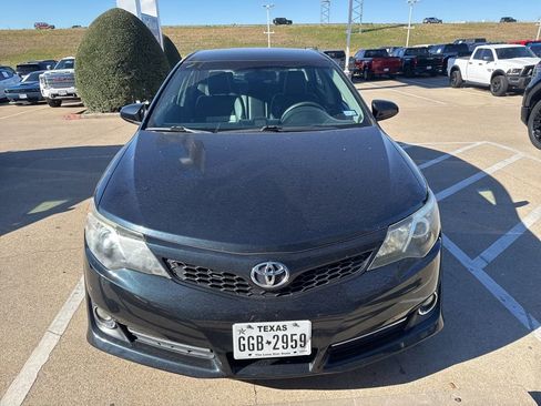 Used 2013 Toyota Camry SE image 2