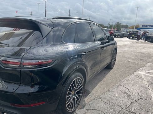 Used 2021 Porsche Cayenne image 2