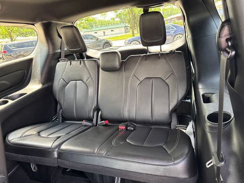 Certified 2023 Chrysler Pacifica Touring-L w/ S Appearance Package AWD/4WD image 36
