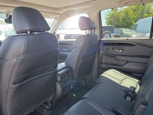 Used 2025 Honda Pilot Touring image 16
