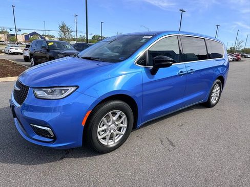 New 2026 Chrysler Pacifica Select FWD image 12