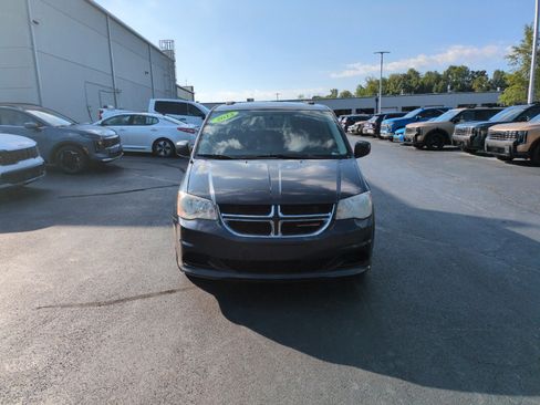 Used 2013 Dodge Grand Caravan SXT FWD image 2